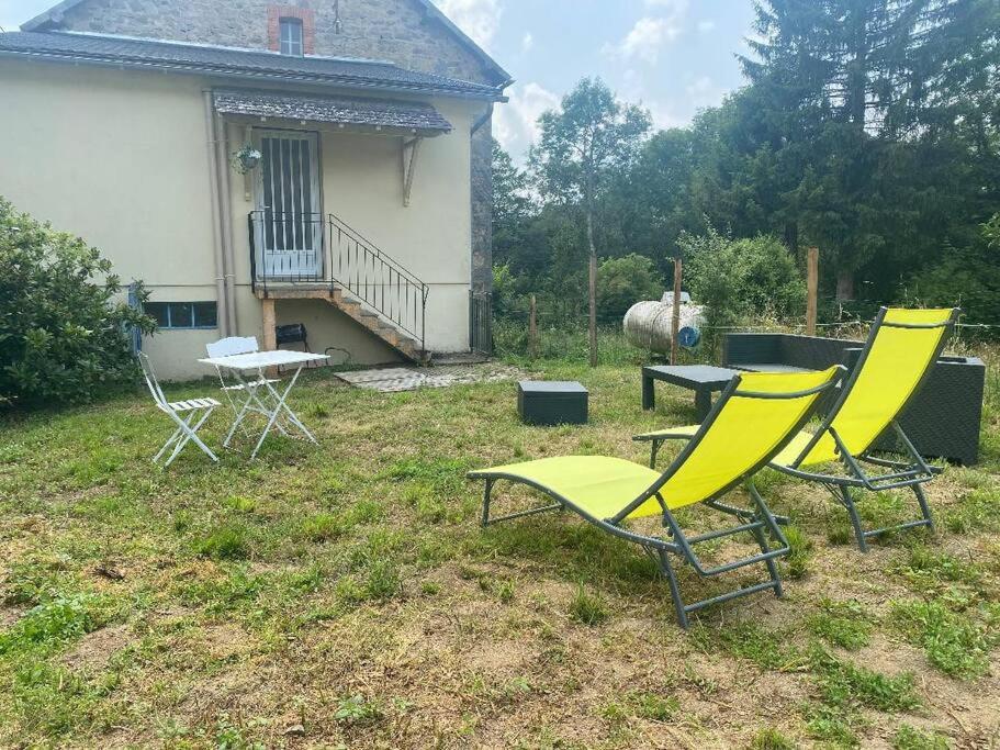 Petite Maison En Auvergne Giat Esterno foto