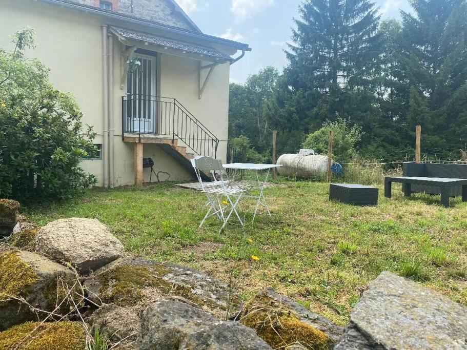 Petite Maison En Auvergne Giat Esterno foto