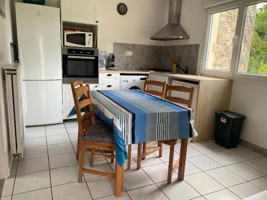 Petite Maison En Auvergne Giat Esterno foto